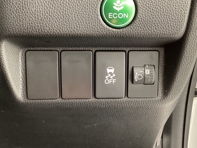 ECONスイッチ♪運転の仕方によるロスを抑え込み燃費よく運転するようにしてくれます。