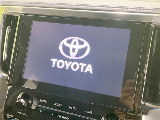 【純正9型ナビ】人気の純正ナビを装備。オーディオ機能も充実しており、Bluetooth接続すればお持ちのスマホやMP3プレイヤーの音楽を再生可能！毎日の運転がさらに楽しくなります！！