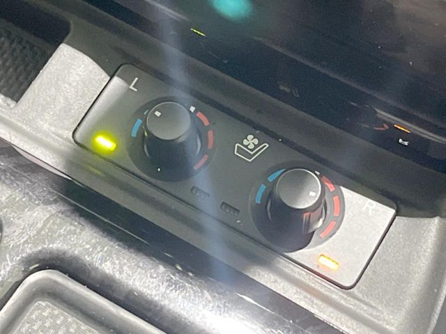 【シートベンチレーション】夏場は涼しい風でお尻や背中の熱やムレを防ぎ、冬はエアコンよりも早く温まってポカポカに！季節を問わず快適に過ごせます。
