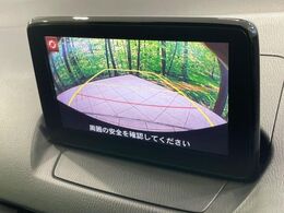 【バックカメラ】駐車時に後方がリアルタイム映像で確認できます。大型商業施設や立体駐車場での駐車時や、夜間のバック時に大活躍！運転スキルに関わらず、今や必須となった装備のひとつです！