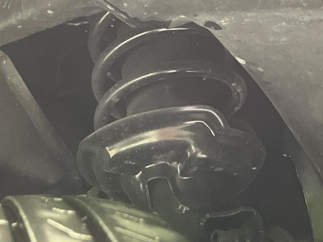 お車を安心してお乗りいただく為には、足回りの定期点検が欠かせません。サービスサポート（有償保証）では無料点検もご提供しており、安心のカーライフをお過ごしいただけるサポート体制が整っています。