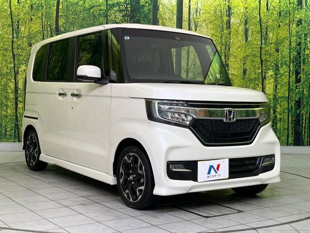 大好評のボディコーティング「弾スプラッシュコート」もご納車までに施工可能。通常のガラスコートと異なる、耐久年数6年の無機質ガラスコーティングが、ボディをキレイな状態に保ってくれます。