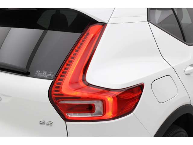 スウェーデンのクラフトマンシップシップが光る丁寧に作りこまれたデザインです。他車とは明らかに違うキャラクターを表現しています。