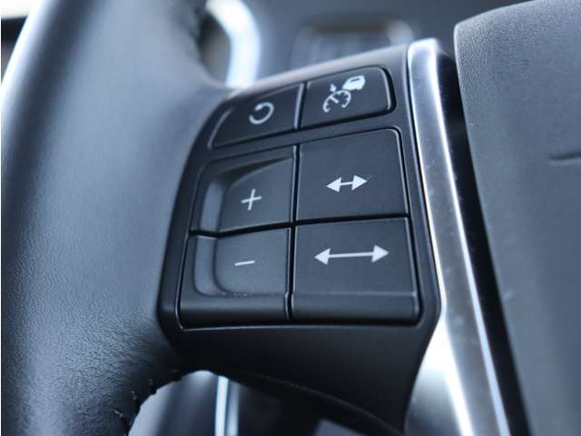 ボルボに精通した整備士が、車両の状態について最大91項目に及ぶチェック基準で厳密な点検整備を実施します。また基本的な消耗部品7品目は無条件で新品交換します。納車時には点検整備記録簿をお渡しします。
