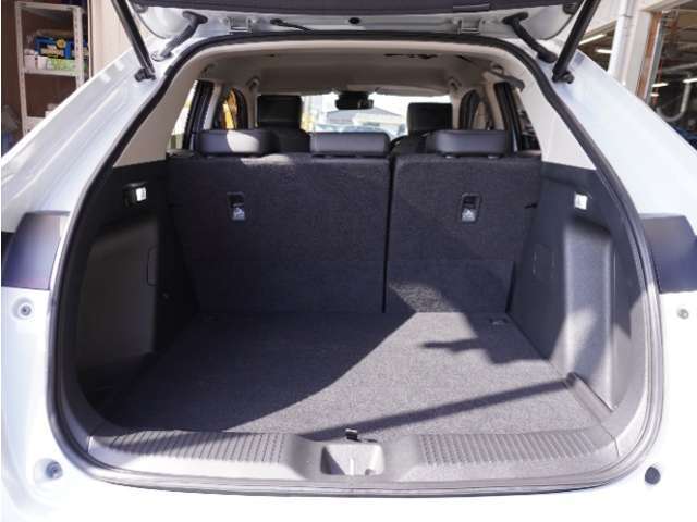 ◆リアシートを使用しない時はこの通り更に広々ラゲッジスペースの出来上がりです、たくさんの荷物が積み込み可能です！