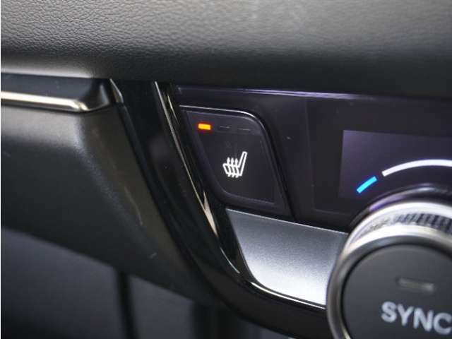 ◆シートヒーター装備◆寒い季節にピッタリなのが、このシートヒーター！寒い季節もシートヒーターが体を温めてくれます。寒い季節もドライブが楽しくなります。