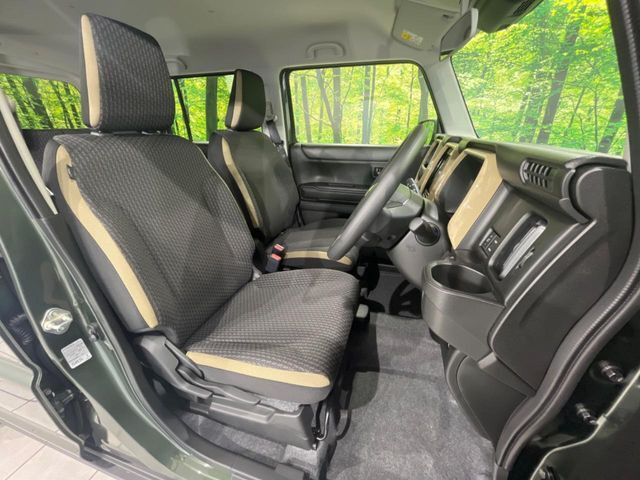 運転席シート廻りは使用感も少なく、良好な状態となっています。丁寧に使われていたことがよくわかりますね。