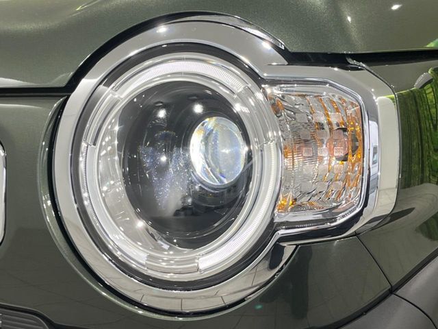 【LEDヘッドライト】悪天候や夜間走行時も良好な視界を確保し安心して運転できる高輝度LEDヘッドライトを装備！点灯速度が早く、消費電力も抑えられています。