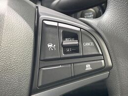 【アダプティブクルーズコントロール】高速道路での長距離走行が楽に！！自動で速度を保つクルーズコントロールが、衝突軽減システムと連携し、前方の車両を感知して車間を保つように速度調節してくれます！！