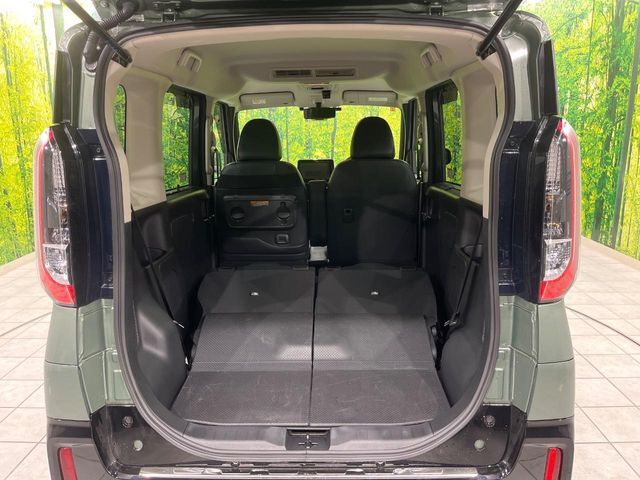 後席を格納すると、これだけの広さが！シーンに合わせたシートアレンジで、大きな荷物も積むことが出来ます♪
