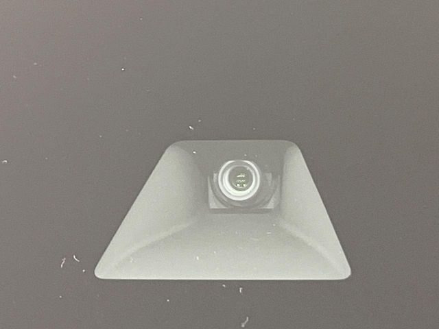 【三菱e-Assist】走行中に前方の車両等を認識し、衝突しそうな時は警報とブレーキで衝突回避と被害軽減をアシスト。より安全にドライブをお楽しみいただけます。