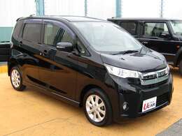 フロントドアガラスは、紫外線99％カットガラス、日焼け防止のアームカバーと同等のUVカット効果が期待できます。そのほかの窓にもUVカット機能を採用しています。