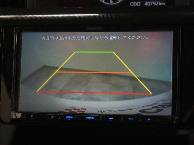 バックカメラ搭載です！車庫入れが苦手な人はもちろん、車両感覚に自信がある人にもお勧めです！見えない箇所が見えるようになるので、低い障害物や隠れてしまっている子供の存在等にも気付く事が出来ます。