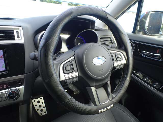 ◆パドルシフト　◆ヒーター付き革巻テレスコステアリング（MOMOカバー付き）