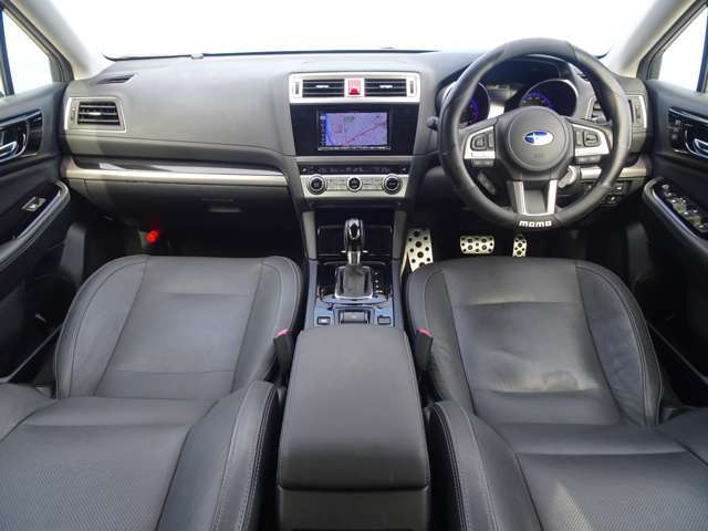 ◆前席パワーシート（運転席2メモリー）　◆前後シートヒーター　◆アルミペダル