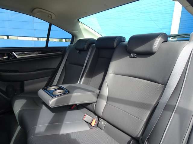 ◆後席6：4可倒シート