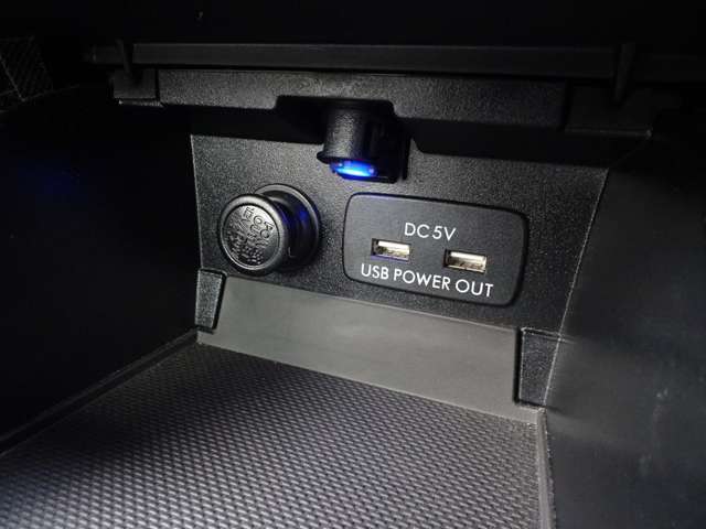 ◆USBパワーソケット×2