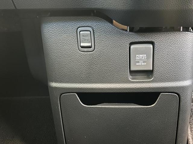 WECARSの展示場では実際に見て、触ってお車をお選びいただけます！知識の豊富な営業スタッフが様々なカーライフをご提案いたします！