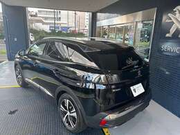 ライオンをモチーフにしている、3本のかぎ爪LEDライトが独創的な存在感を演出します。