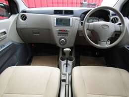 ベージュベースの落ち着いたコクピット。ゆったりしてます