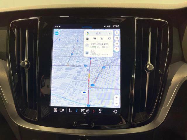 【Google搭載ナビ】Googleのアプリケーションとサービスがビルトインされ、スマートフォンと同じように車両を直感的に操作できます。Googleマップで音声操作や最新の交通情報を知ることが可能です