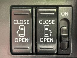 【両側パワースライドドア】スマートキーや運転席のスイッチで後席両側スライドドアの開閉が可能♪電動だから力を入れてドアを開ける必要が無く、小さなお子様でも簡単に開け閉めでき快適です♪