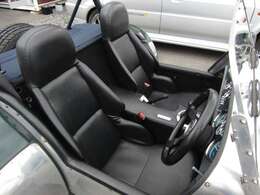 黒革シート状態キレイです