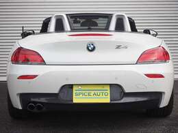 PDC パークディスタンスコントロール　バンパーに埋め込まれた超音波センサーで障害物を検知し警告音で知らせてくれます。