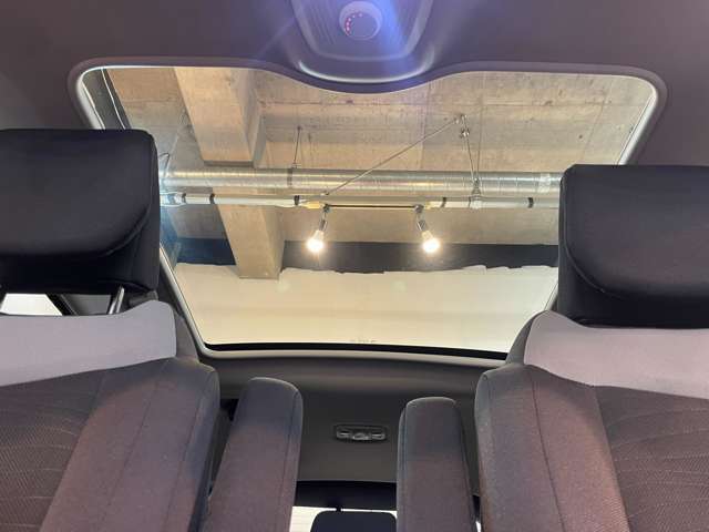 パノラミックルーフが車内をさらに明るくします！