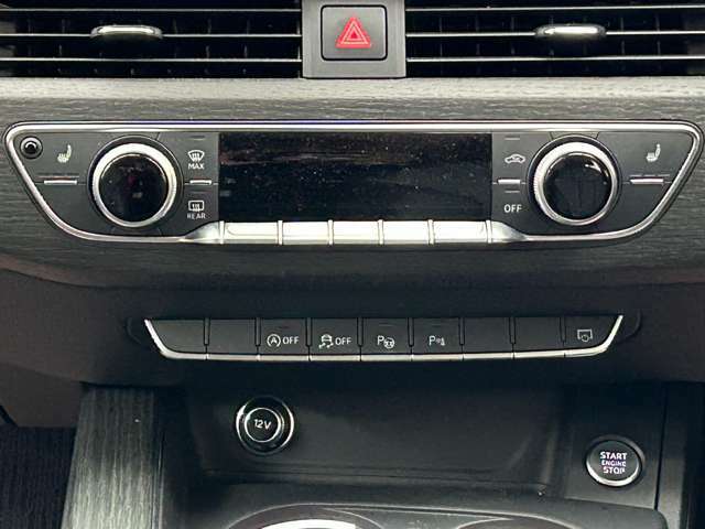 フルオートエアコン☆また、アウディパーキングシステムが装備！前後バンパーに設置されたセンサーが車両の前方または後方の障害物を検出し、カラーディスプレイの表示や警告音で知らせます。