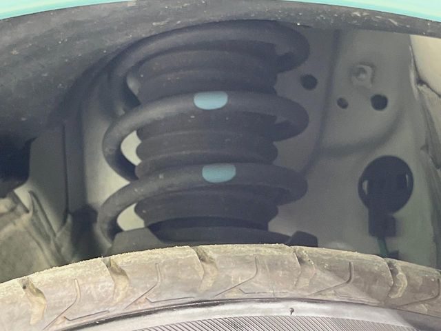 お車を安心してお乗りいただく為には、足回りの定期点検が欠かせません。サービスサポート（有償保証）では無料点検もご提供しており、安心のカーライフをお過ごしいただけるサポート体制が整っています。