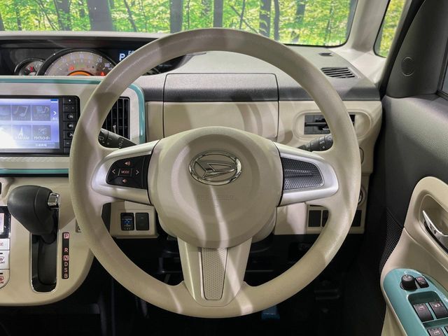 インテリアに合わせたデザインのステアリングは、運転される方のことも考え、運転しやすい形状、大きさです。是非一度、実際に触ってお確かめください。