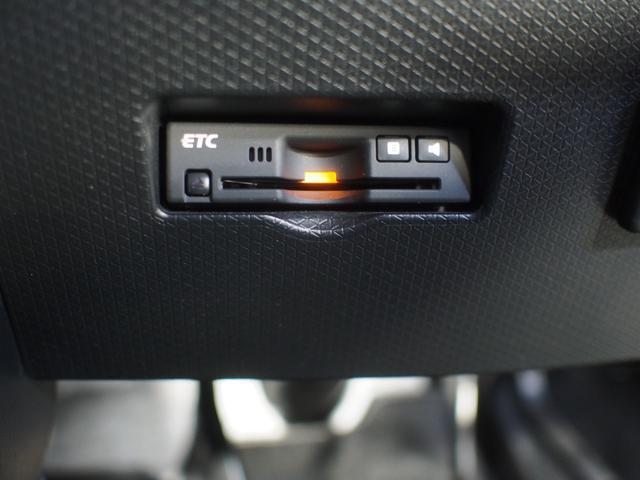 ETC車載器が装備されています。有料道路での通行料支払いがスムーズにできます。