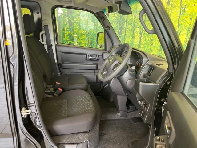 運転席シート廻りは使用感も少なく、良好な状態となっています。丁寧に使われていたことがよくわかりますね。