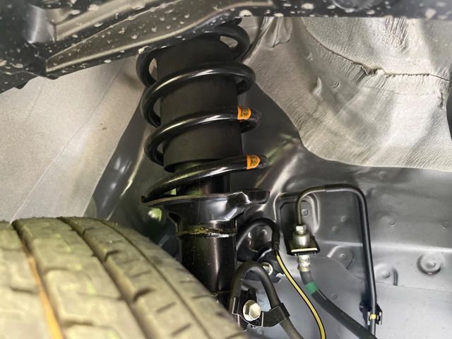 お車を安心してお乗りいただく為には、足回りの定期点検が欠かせません。サービスサポート（有償保証）では無料点検もご提供しており、安心のカーライフをお過ごしいただけるサポート体制が整っています。