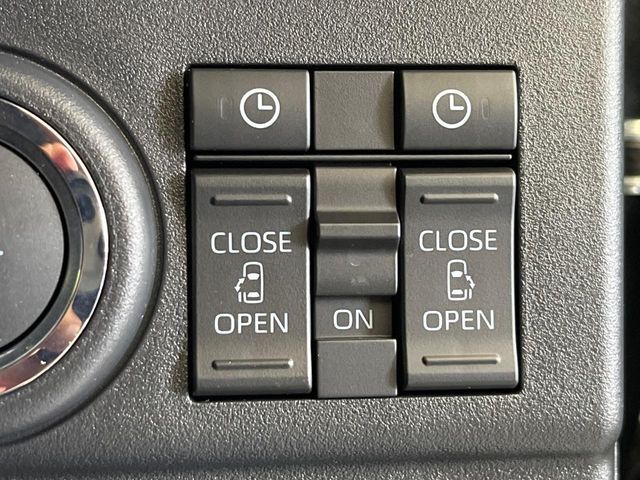【両側パワースライドドア】スマートキーや運転席のスイッチで後席両側スライドドアの開閉が可能♪電動だから力を入れてドアを開ける必要が無く、小さなお子様でも簡単に開け閉めでき快適です♪