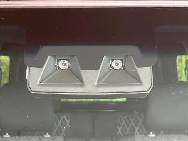 【スマートアシスト】走行中に前方の車両等を認識し、衝突しそうな時は警報とブレーキで衝突回避と被害軽減をアシスト。より安全にドライブをお楽しみいただけます。