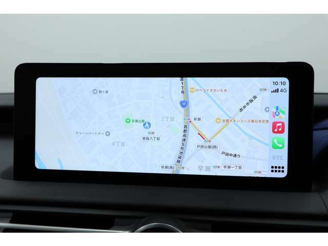 Apple CarPlay対応のナビゲーションシステムは、車両の操作をすることなく、お手持ちのスマートフォンを接続するだけで、メディア再生やマップのミラーリングが可能となっております。