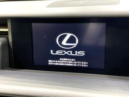 【メーカー純正ナビ】インテリアに溶け込むスタイリッシュな「専用設計」メーカーナビを装備♪視認性や操作性など基本性能にも優れ、より上質なカーライフをお楽しみいただけます。