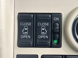 【両側パワースライドドア】スマートキーや運転席のスイッチで後席両側スライドドアの開閉が可能♪電動だから力を入れてドアを開ける必要が無く、小さなお子様でも簡単に開け閉めでき快適です♪