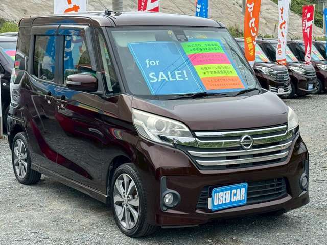 斜め前から☆ハイウェイスターデザインでかっこいいエアロ装着です。ヘッドライトはHID式で夜道を明るく照らしてくれます。