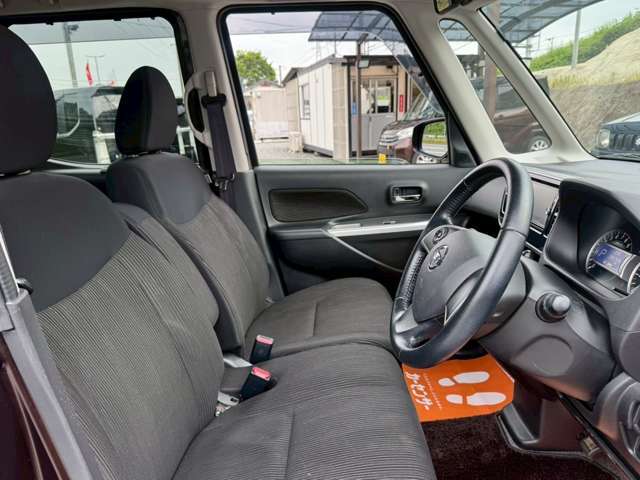 運転席廻りです☆小郡車輌ってどんなお店なの？！ってかたは口コミをチェックしてみてください☆当社ユーザー様より生のお言葉を掲載させて頂いております☆お店選びのお手伝いになれば幸いです！