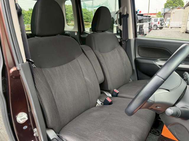 運転席廻りです☆小郡車輌ってどんなお店なの？！ってかたは口コミをチェックしてみてください☆当社ユーザー様より生のお言葉を掲載させて頂いております☆お店選びのお手伝いになれば幸いです！