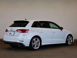 Audi S3 Sportback/プライバシーガラス/マトリクスLEDヘッドライト/アルミホイール 5パラレルスポークデザイン ポリッシュト 7.5Jx18