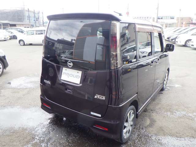 車両入庫チェックではエンジン・機関系をはじめ、電装装備、内装など100項目以上のチェックをしています。試乗も行なっていますのでご安心下さい。