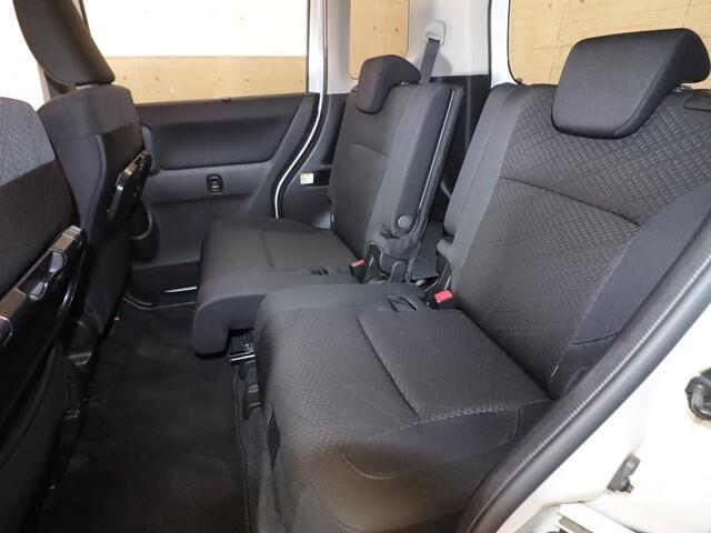 当店は夜間でも明るいライトの下ではっきりとクルマの状態を確認することが出来ます。事前にご連絡頂ければ待つことなくスムーズにご覧頂けます。聞いて、見て、触って、乗って選ぶ事が出来る販売店です♪