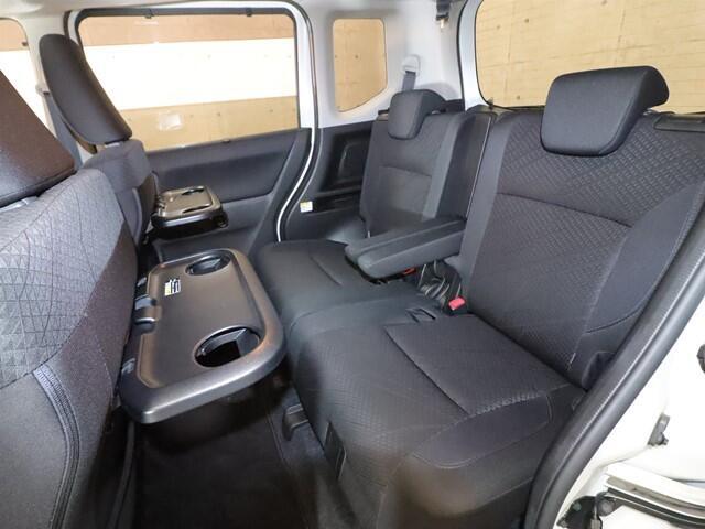 広い商談スペースにキッズルームも完備です♪お子様も含めご家族みんなでご来店下さい。無料ソフトドリンク飲み放題です♪楽しく車を探しをしましょう♪信頼のおけるスタッフ全員でご購入のお手伝いさせて頂きます！