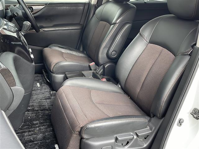 【助手席・運転席】 大人二人が乗ってもフロント席は広々空間です！