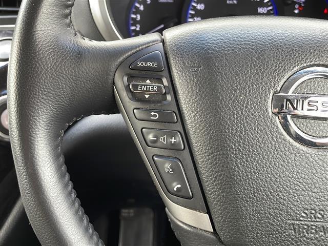 【ナビリモートタッチ】視線を変えず自然と手がゆく場所にリモートタッチが設置されています！パソコンのマウス操作のようにナビやオーディオを指先一つで操作できます！