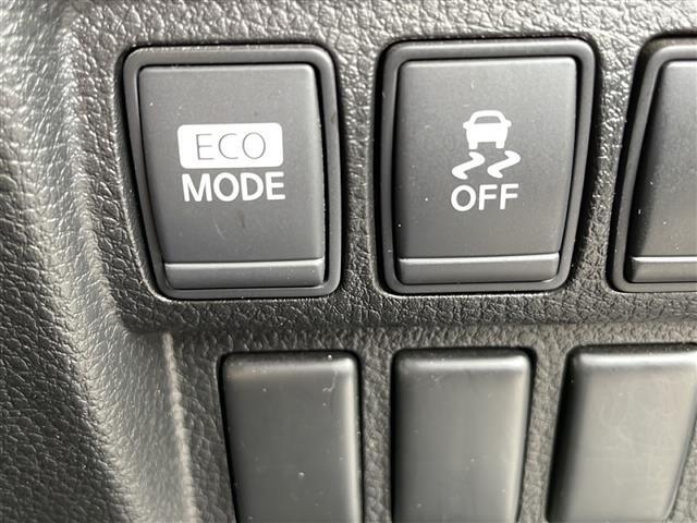 【横滑り防止機能】雨や雪で滑りやすい路面などで横滑りが発生した時、ブレーキとエンジン出力を自動的にコントロールし、優れた車両安定性を実現します！